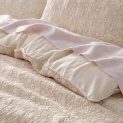 Daisy Quilt Cover -Dream Home Art 21861001 V02 1