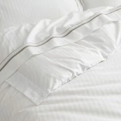 Cambridge Quilt Cover - White Silver