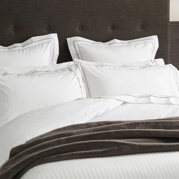 Cambridge Quilt Cover - White Silver 6 Cambridge Quilt Cover - White Silver - Image 4