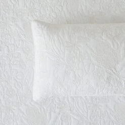 Somerton Bedspread 17 Somerton Bedspread -Dream Home Art CH W23 Somerton Detail 2