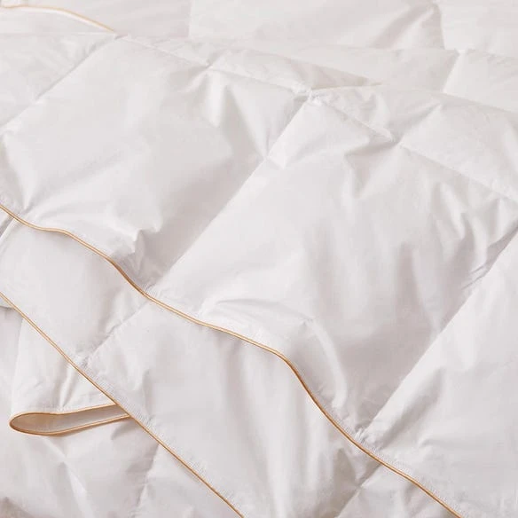 Luxury Light 80% Goose Down Quilt - Image 2